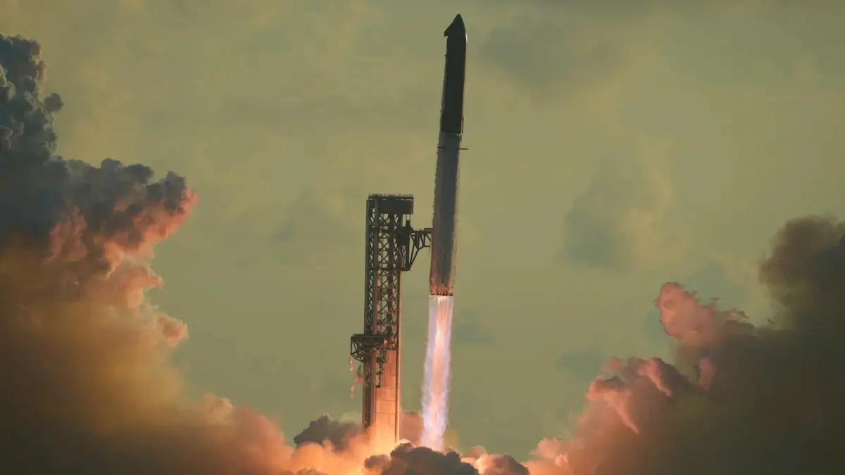 SpaceX Achieves Orbital Milestone with Starship as Mission Concludes in Dramatic Pacific Splashdown