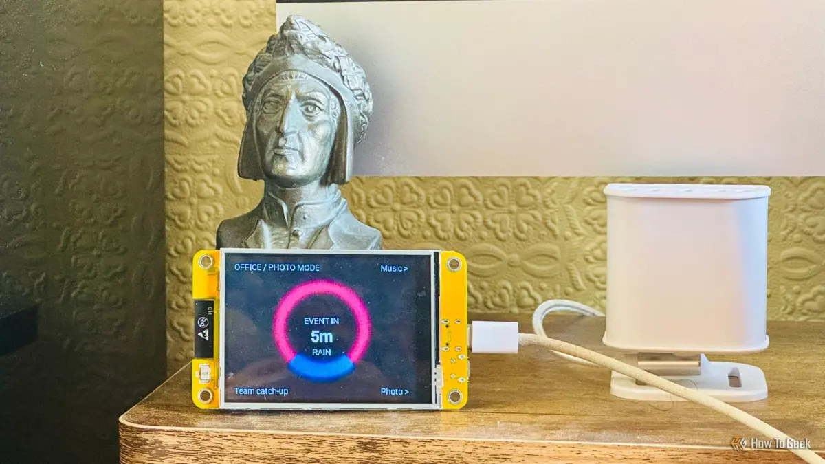 How One Maker Turned a Cheap Smart Home Display Into a Dynamic Office "Mood Ring"