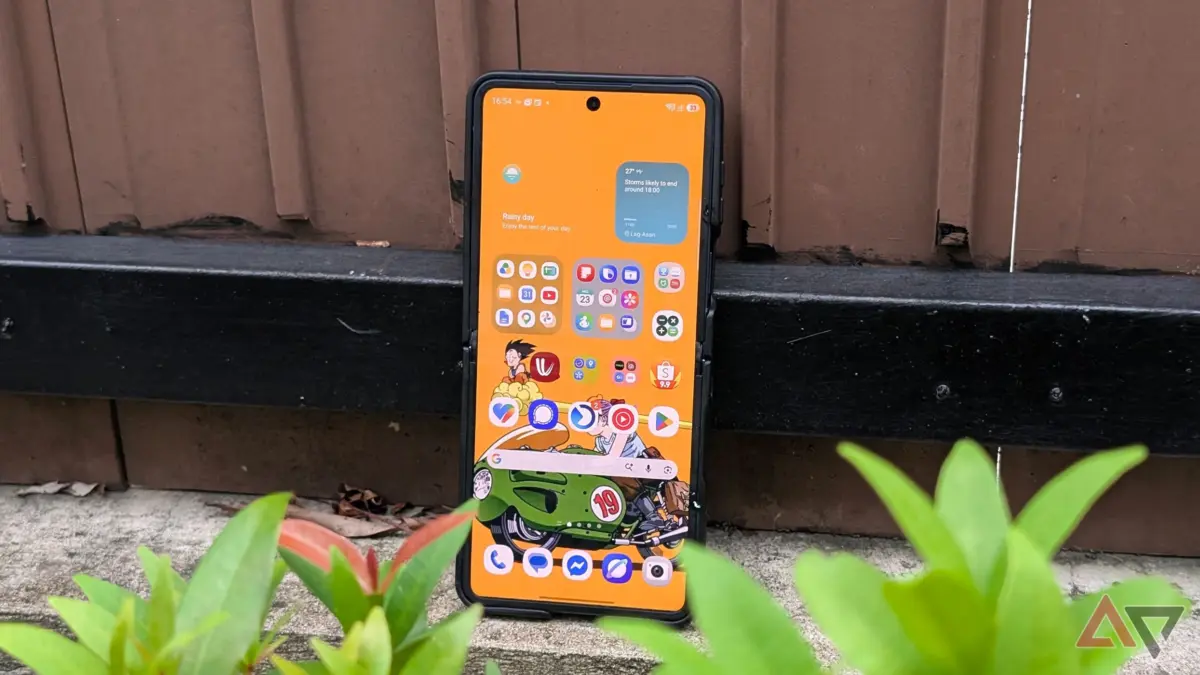 How Stacked Widgets Transformed My Samsung Galaxy Home Screen and Streamlined My Workflow